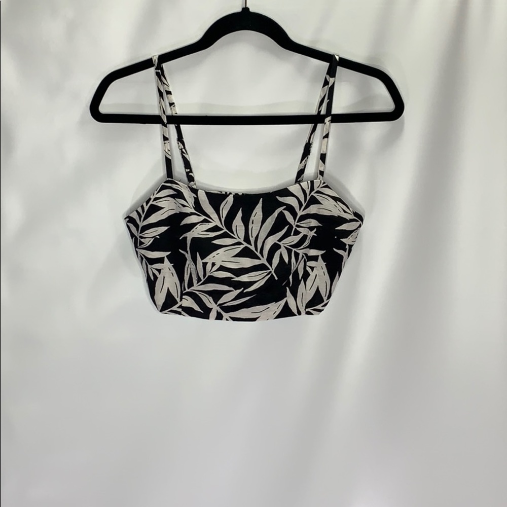 Forever 21 contemporary tropical Crop top